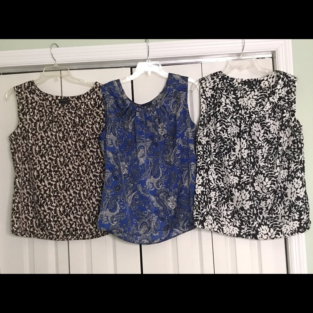 Sleeveless tops in different colors.